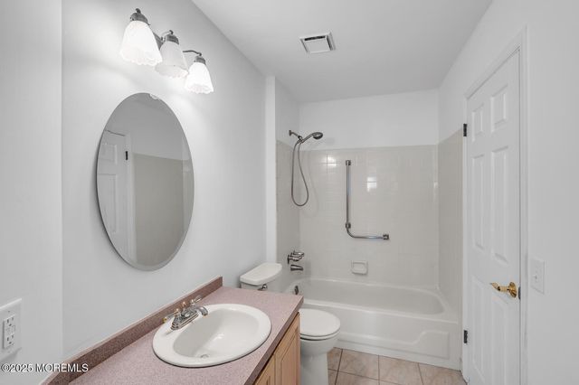 8 Manitoba Court, Toms River, NJ 08757