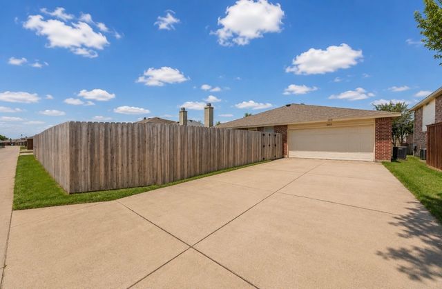 3015 Goldenrod Drive, Lancaster, TX 75134
