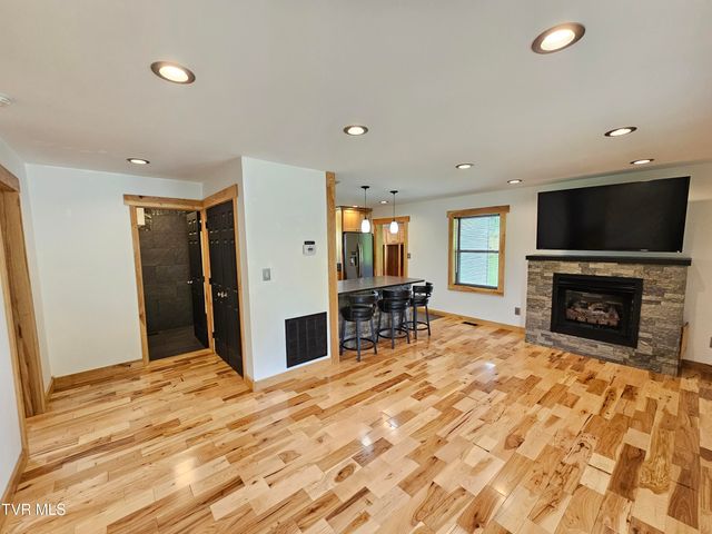 27337 Rich Valley Road, Abingdon, VA 24210