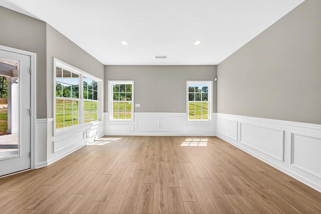 101 Beaver Creek Way, Lagrange, GA 30241