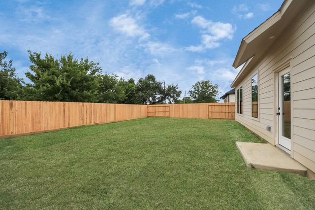 320 E Main Street, La Porte, TX 77571
