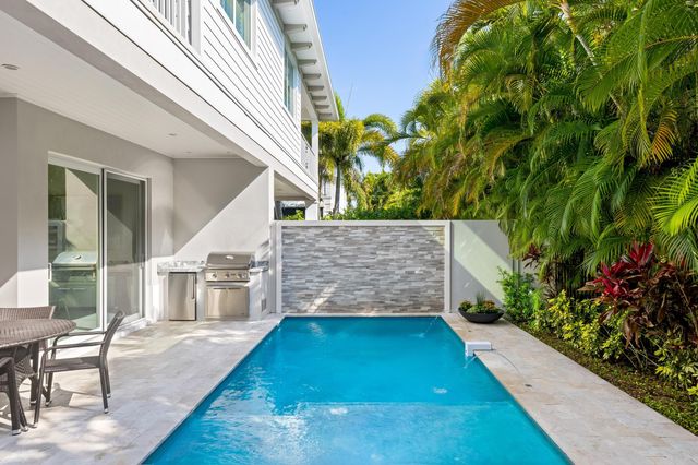 444 NE Wavecrest Way, Boca Raton, FL 33432