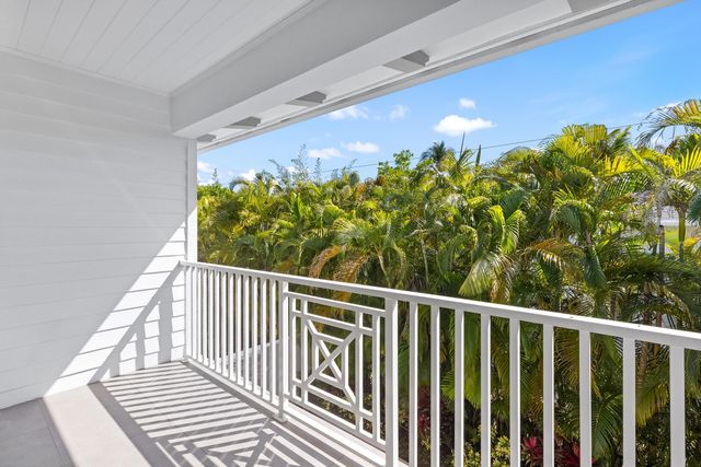 444 NE Wavecrest Way, Boca Raton, FL 33432