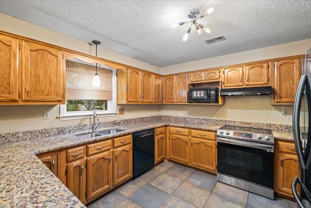 8811 BAZEMORE RD, Cordova, TN 38018