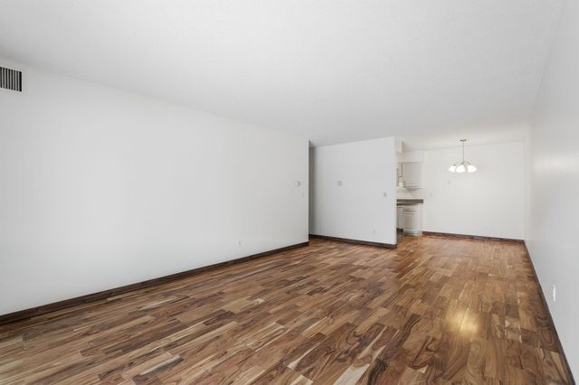 4575 W 80th Street Circle 123, Bloomington, MN 55437