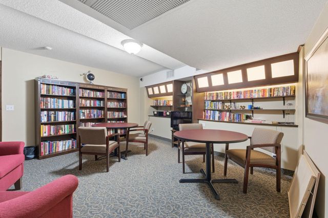 4575 W 80th Street Circle 123, Bloomington, MN 55437