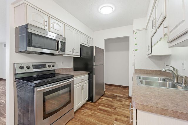 4575 W 80th Street Circle 123, Bloomington, MN 55437