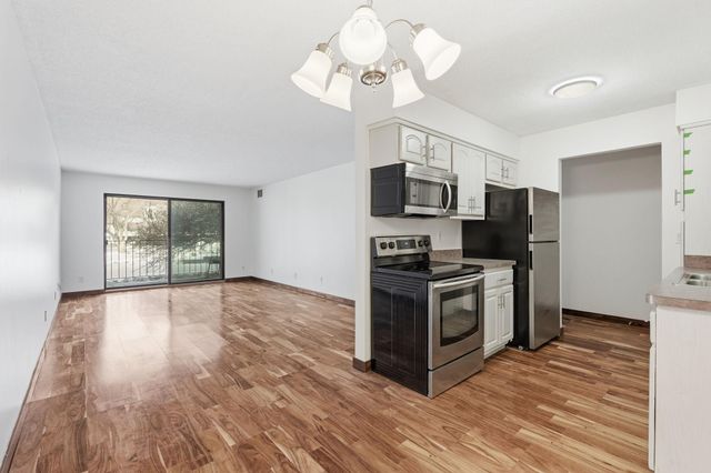 4575 W 80th Street Circle 123, Bloomington, MN 55437