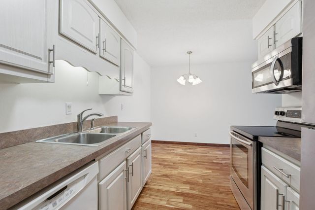 4575 W 80th Street Circle 123, Bloomington, MN 55437