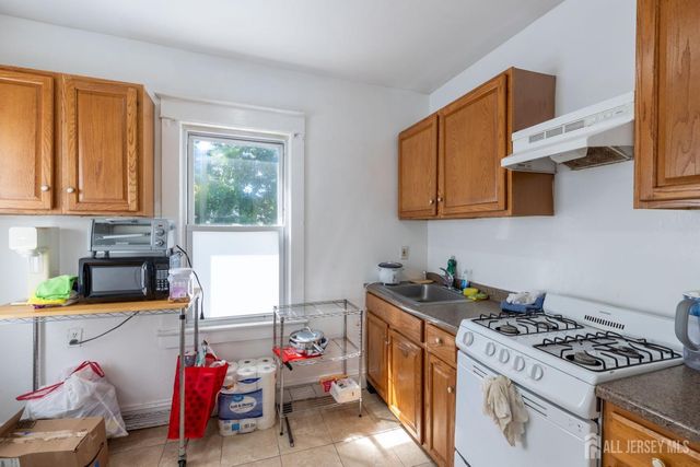28 Suydam Street, New Brunswick, NJ 08901