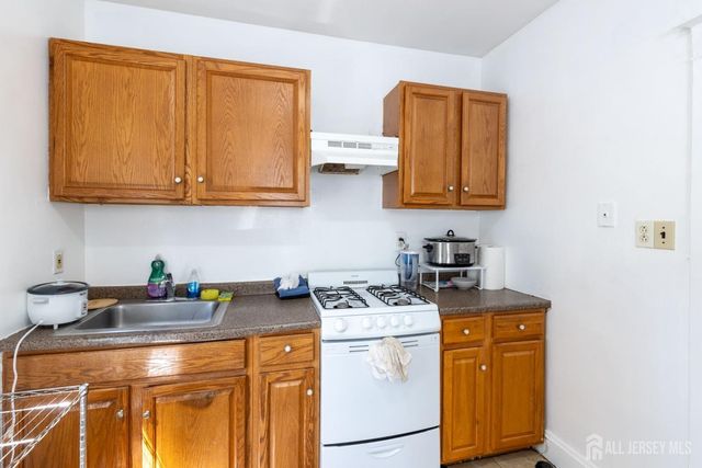 28 Suydam Street, New Brunswick, NJ 08901