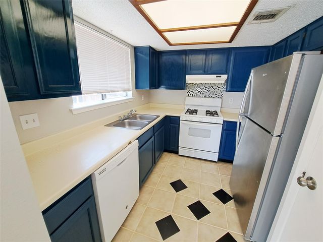 9009 SANGER DR B, Austin, TX 78748