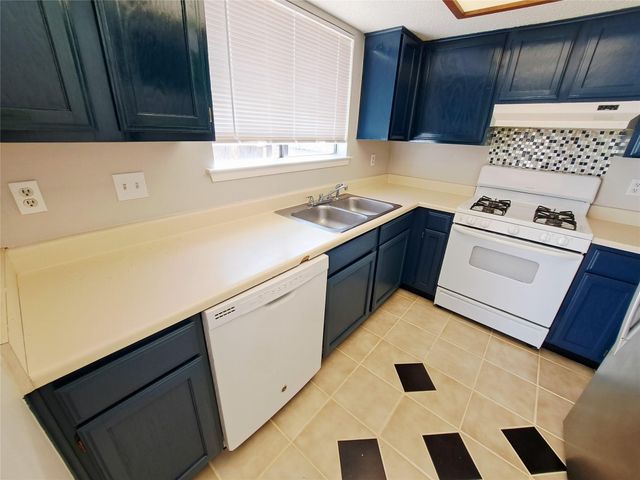 9009 SANGER DR B, Austin, TX 78748