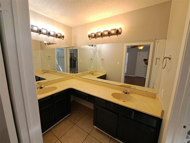 9009 SANGER DR B, Austin, TX 78748