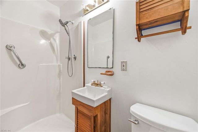 24 Ivy Home RD, Hampton, VA 23669