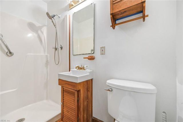 24 Ivy Home RD, Hampton, VA 23669