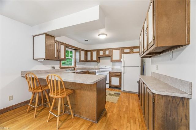 24 Ivy Home RD, Hampton, VA 23669