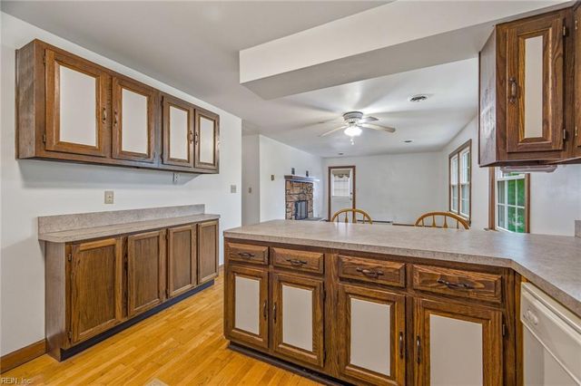 24 Ivy Home RD, Hampton, VA 23669
