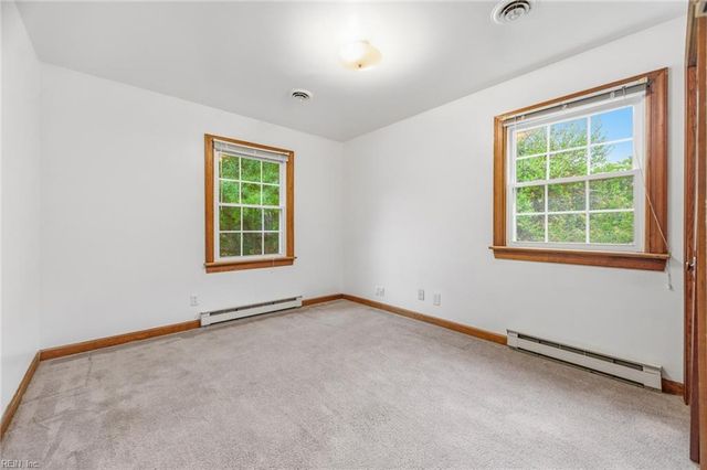 24 Ivy Home RD, Hampton, VA 23669
