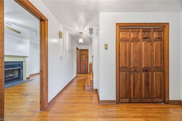 24 Ivy Home RD, Hampton, VA 23669