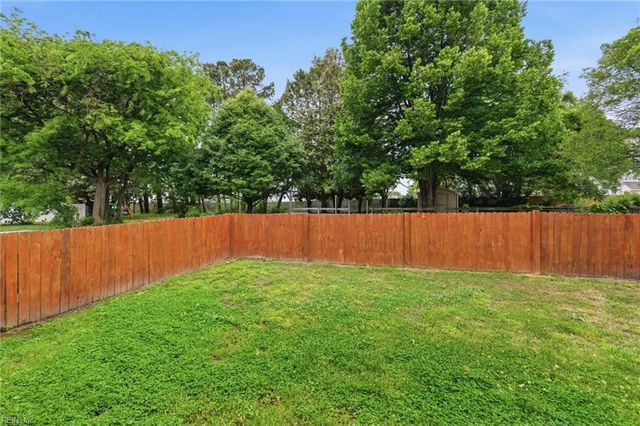 24 Ivy Home RD, Hampton, VA 23669