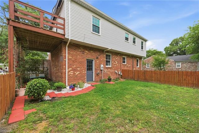 24 Ivy Home RD, Hampton, VA 23669