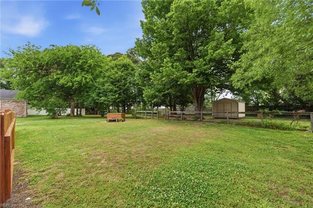 24 Ivy Home RD, Hampton, VA 23669
