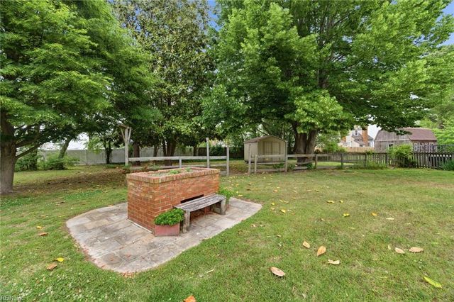 24 Ivy Home RD, Hampton, VA 23669