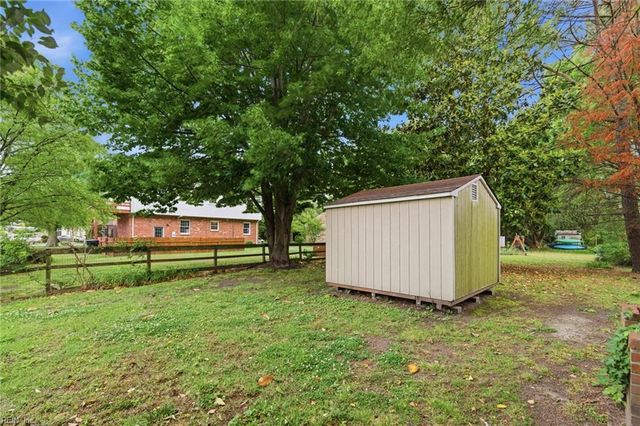 24 Ivy Home RD, Hampton, VA 23669