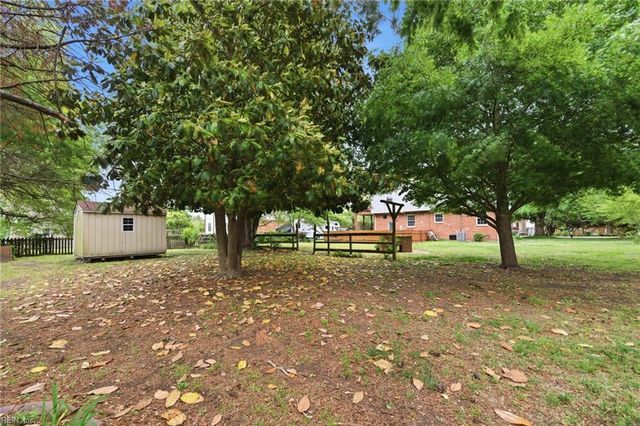 24 Ivy Home RD, Hampton, VA 23669