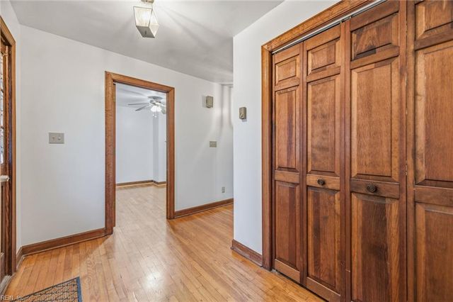24 Ivy Home RD, Hampton, VA 23669