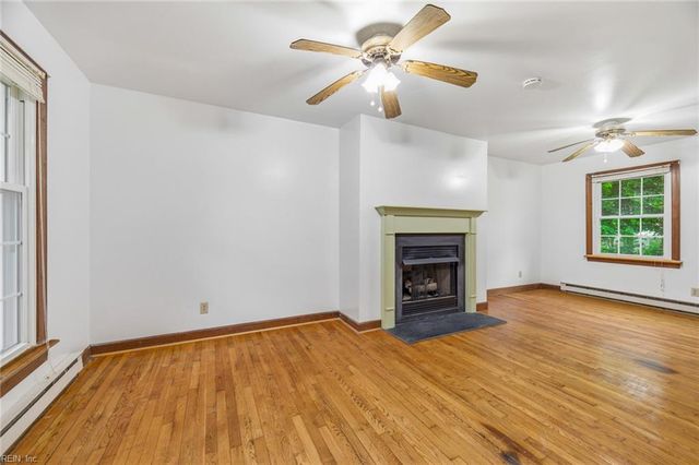 24 Ivy Home RD, Hampton, VA 23669
