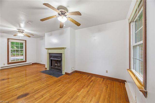 24 Ivy Home RD, Hampton, VA 23669