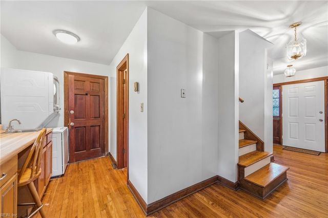 24 Ivy Home RD, Hampton, VA 23669