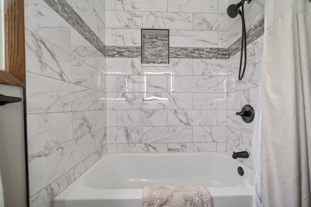 3028 IDYLLBROOK Lane, Erie, PA 16506