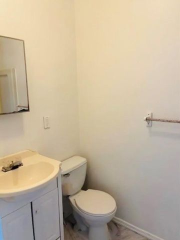 324 N ORANGE STREET, New Smyrna Beach, FL 32168
