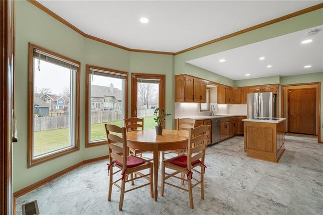 9116 W 127th Terrace, Overland Park, KS 66213