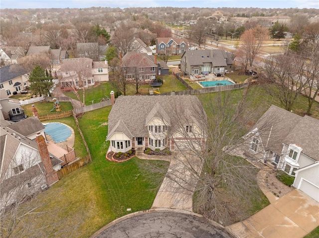 9116 W 127th Terrace, Overland Park, KS 66213