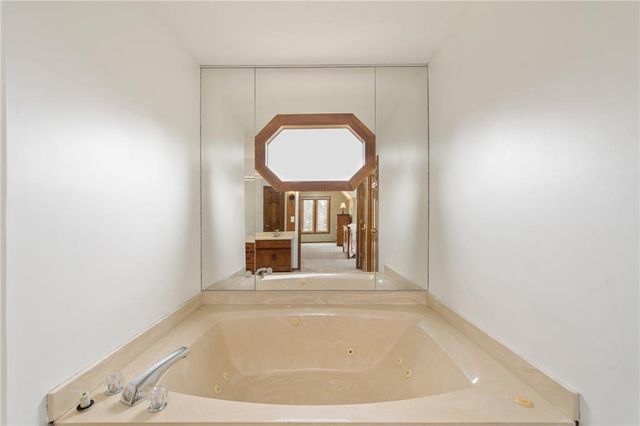 9116 W 127th Terrace, Overland Park, KS 66213