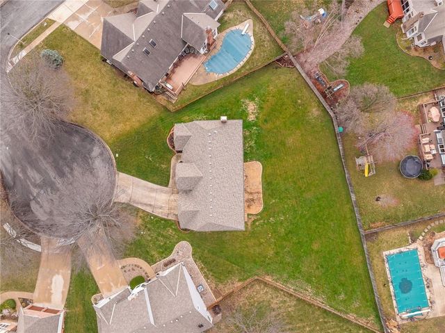 9116 W 127th Terrace, Overland Park, KS 66213