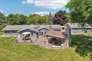 1402 Parry LANE, Hartland, WI 53029