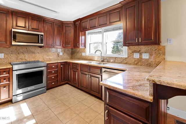 5575 Straw Pond School Road, Dunn, NC 28334