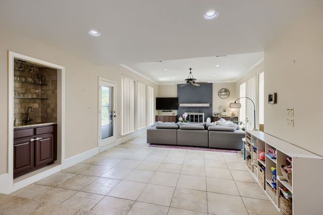 6033 Daven Oaks Drive, Dallas, TX 75248