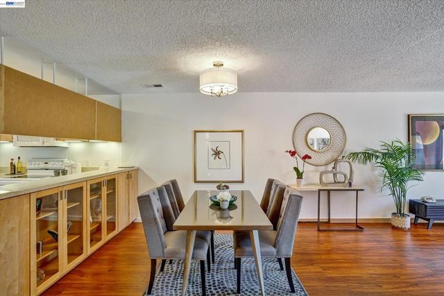 1175 Island Dr, Alameda, CA 94502