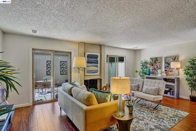 1175 Island Dr, Alameda, CA 94502