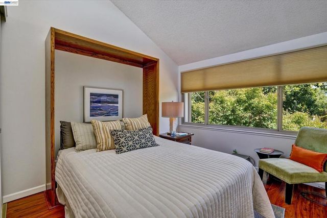 1175 Island Dr, Alameda, CA 94502