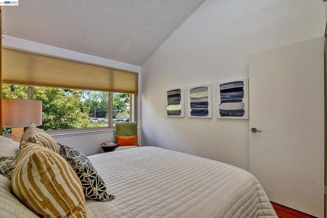 1175 Island Dr, Alameda, CA 94502