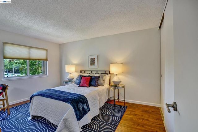 1175 Island Dr, Alameda, CA 94502