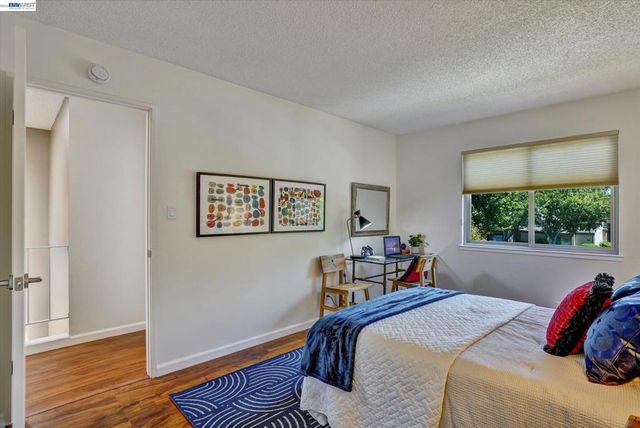 1175 Island Dr, Alameda, CA 94502