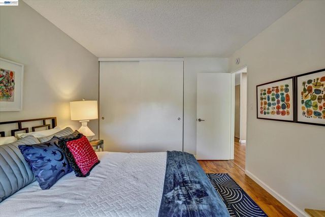 1175 Island Dr, Alameda, CA 94502